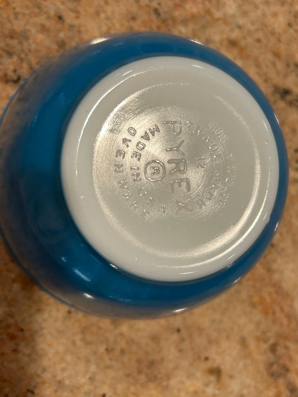 PYREX #401 Primary Blue 1 1/2 pint 24 oz 1940’s. Marked TRADE MARK Made in USA